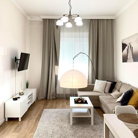 דברצן Alfoeldi Palace Apartman מראה חיצוני תמונה