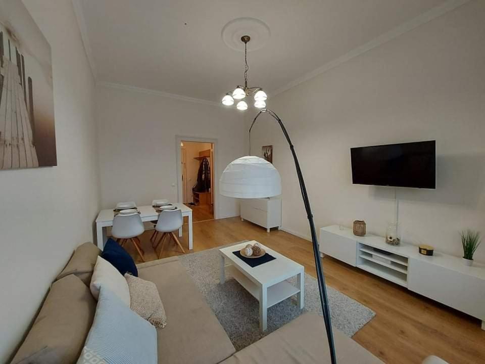דברצן Alfoeldi Palace Apartman מראה חיצוני תמונה